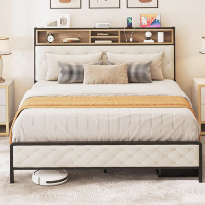 Base de lit pour grand lit, base de lit plateforme avec station de charge, tête de lit et pied de lit rembourrés avec lattes de support en métal, sommier non requis, beige (sans tiroirs)