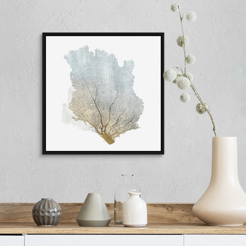 «Delicate Coral I» par Isabelle Z - reproduction d'art sur toile, H 18 po x l 18 po, Toile avec cadre flottant, Noir