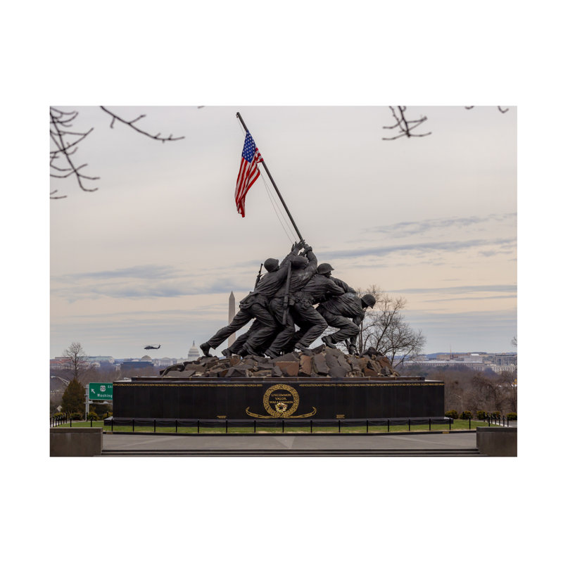 «Wraped Canvas Wall Art - Jeff Poe», art mural «Bronze Flagbearer Statue» pour le salon, la chambre à coucher ou le bureau - 35 x 47