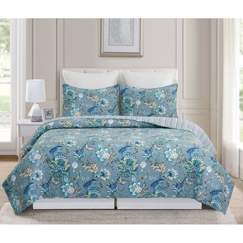 Full Blue Cotton Reversible Floral Quilt Set