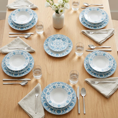 Iznik Artistry Blue and White Porcelain Dinnerware Set (24-Piece Service for 6)