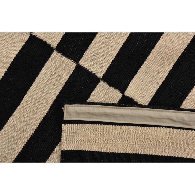 Tapis noir et blanc 5 x 8 Pinkerton