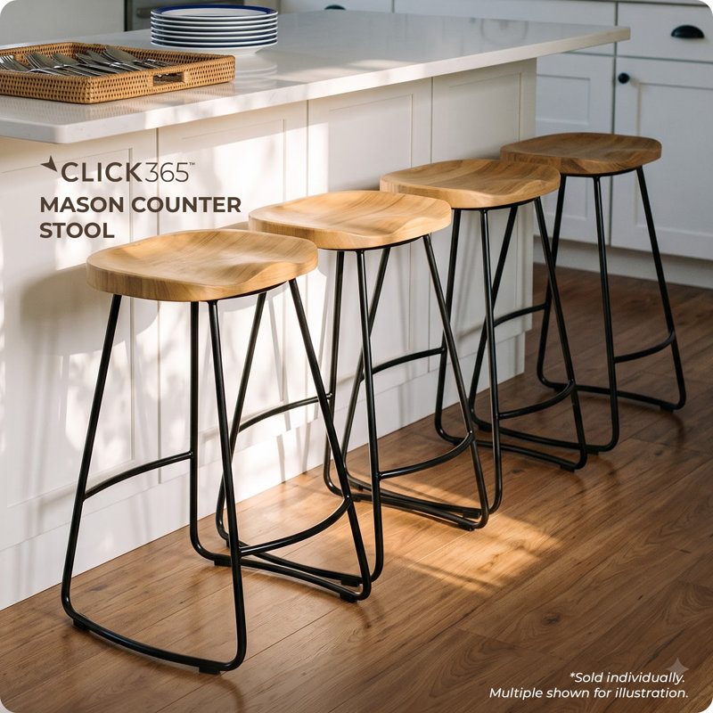 Tabouret de comptoir Mason beige clair avec siège courbé en bois massif et pieds en métal noir