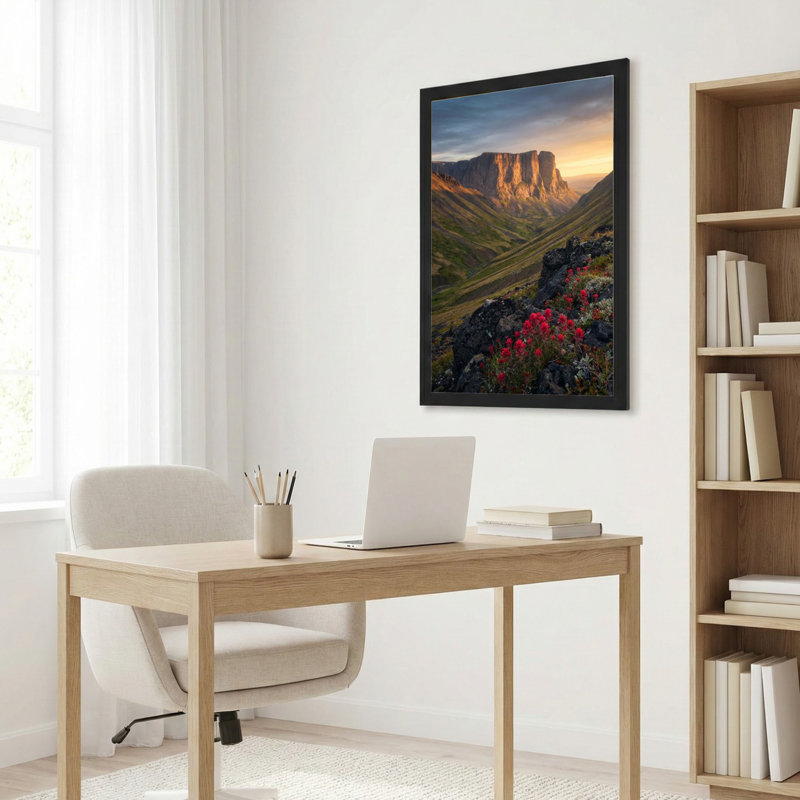 Ensemble de 1 tableau sur toile tendue représentant un coucher de soleil dans une vallée de montagne avec des fleurs sauvages