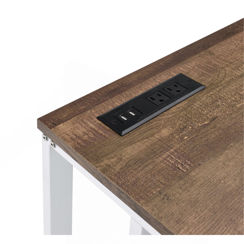 Et bureau d'écriture avec port USB