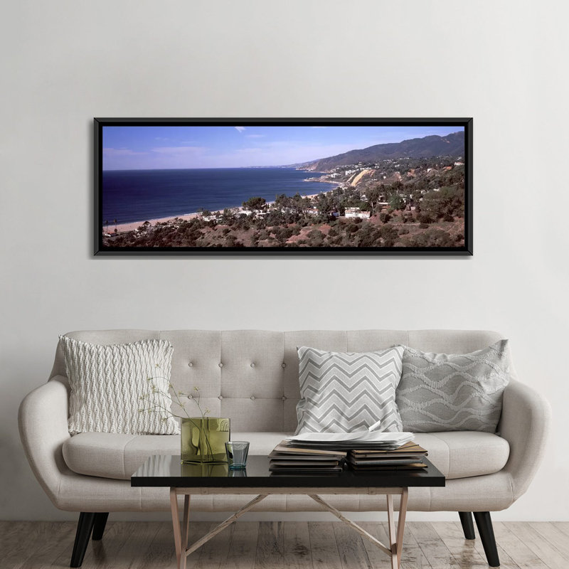 « malibu beach, california », reproduction de photo sur toile, H 24 po x l 72 po x P 1,5 po, Toile tendue