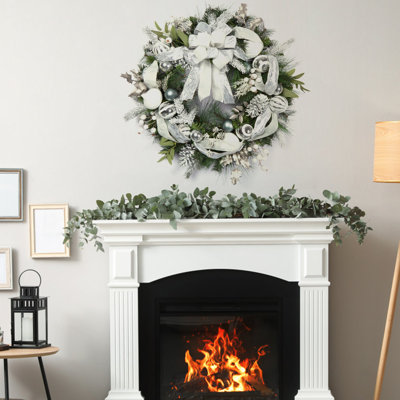 Couronne de Noël lumineuse de 76 cm (30 pouces) pour porte d'entrée, alimentée par piles avec 40 lumières DEL, boules argentées et blanches, baies, nœuds, guirlande lumineuse hivernale pour la décoration intérieure et extérieure