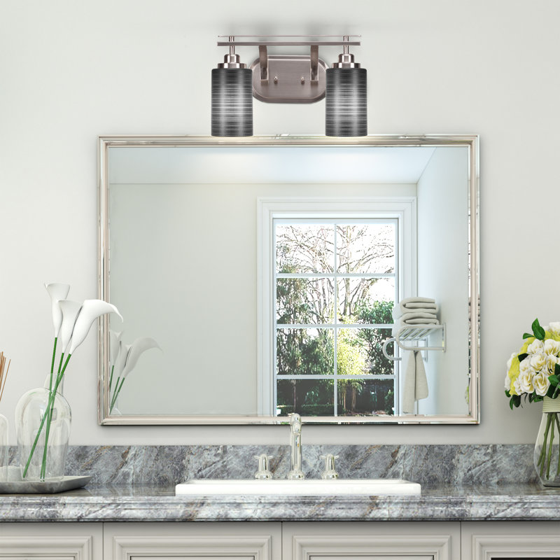 Barre d'éclairage de salle de bain 2 lumières Roderik avec verre matriciel de 4 po, Nickel brossé, Blanc