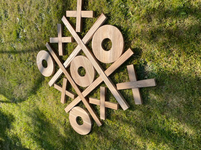 Noughts and Crosses - Garden