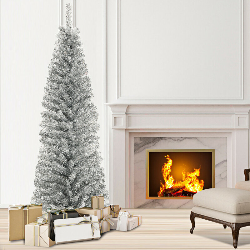 Arbre de Noël artificiel à forme allongée argent 6 pi avec 520 pointes en PET, Silver