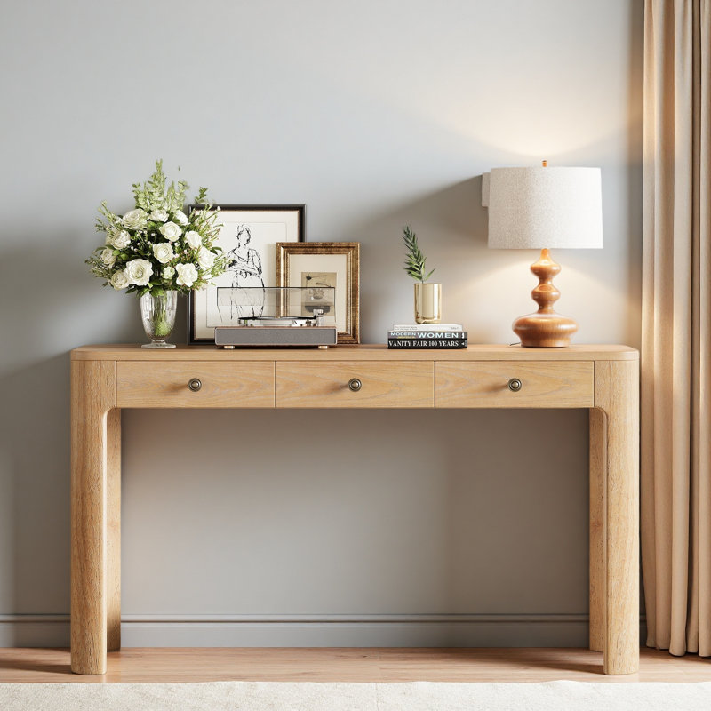 Console à bord arrondi avec trois tiroirs cachés, parfaite pour les couloirs et les salons.