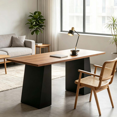 Bureau d'ordinateur contemporain, bureau moderne, table d'écriture élégante avec surface spacieuse (seulement 1 bureau d'ordinateur)