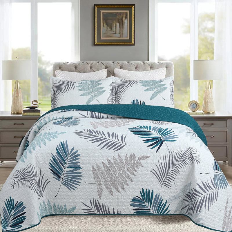 King Size Green and White Microfiber Reversible Quilt Set