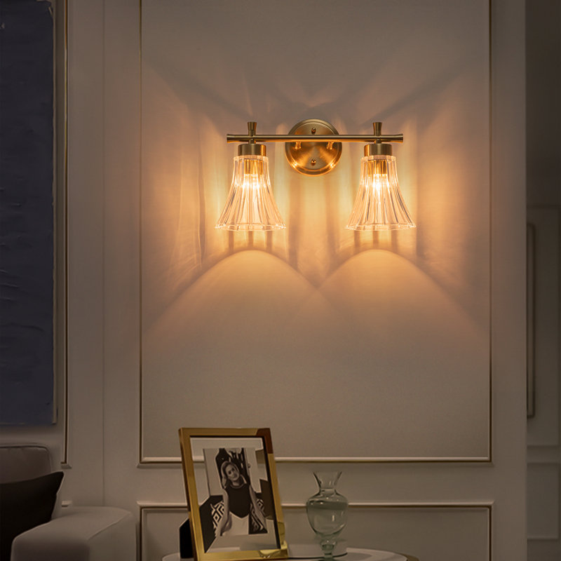 Luminaire de meuble-lavabo de salle de bain 9,5 po en laiton rétro avec abat-jour en verre cannelé transparent (options 1/2 lumières)