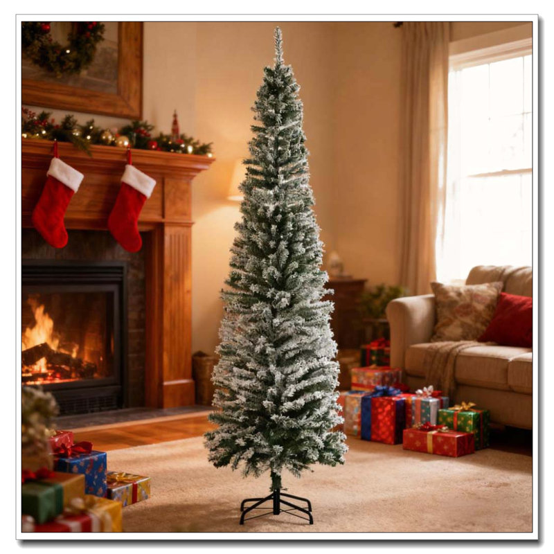Arbre de Noël floqué avec fausse neige