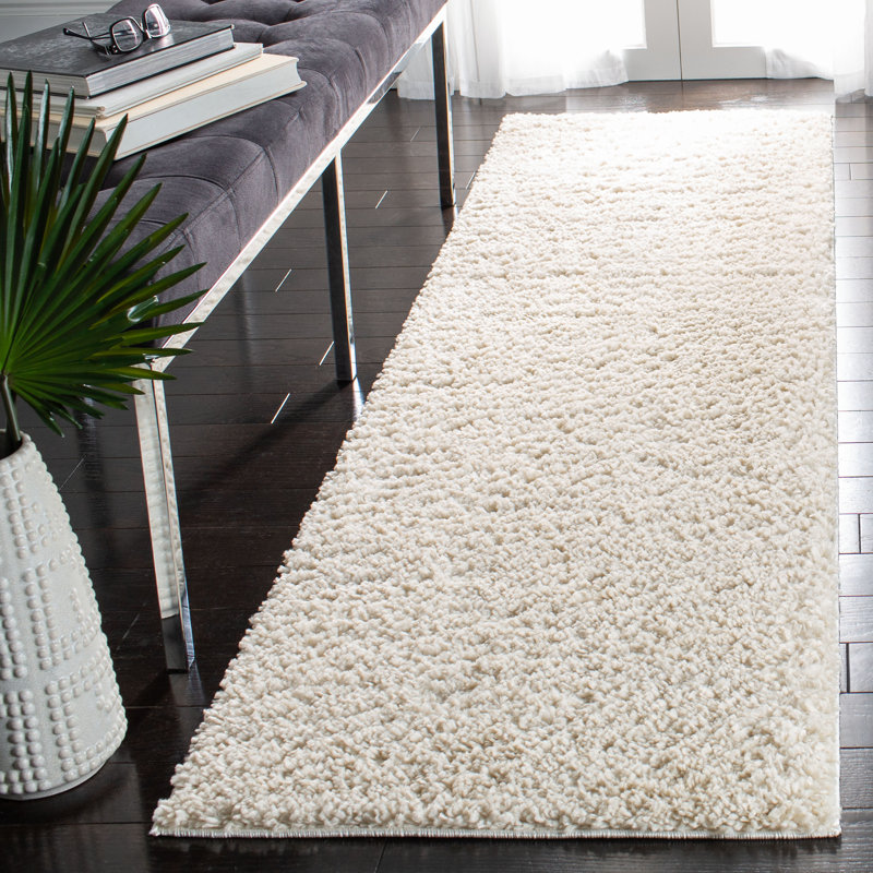 Brittney Performance solid color shag rug, Tapis de couloir 2 pi 3 po x 16 pi, Ivory