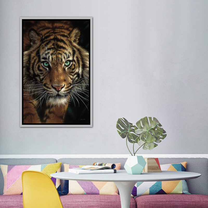 Œil du tigre par Collin Bogle Print, H 60 po x l 40 po x P 1,5 po, Toile avec cadre argenté