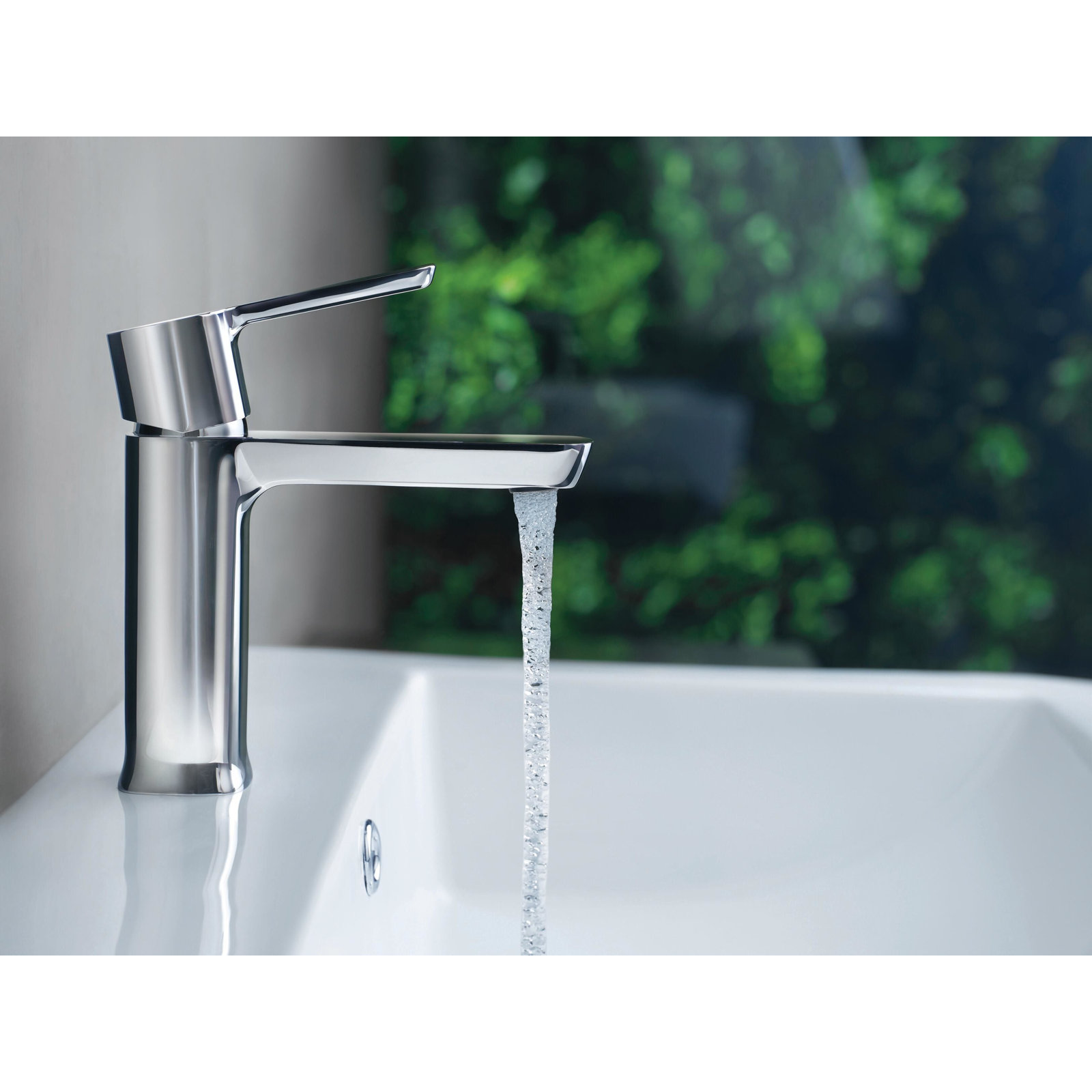 Modern Single-Hole Bathroom Faucet with Drain, Chrome