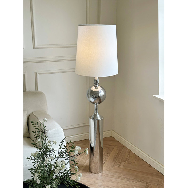 Lampe sur pied légère en acier au carbone et lin légère