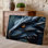 Toile, gros plan, tête de dragon, présentant son art mural, échelles texturées complexes dans des tons de gris anthracite foncé et d'obsidienne