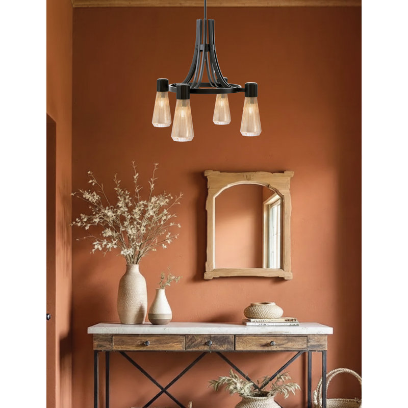 Lustre 4 lumières Brewer illustré en finition noir mat avec verre ambré 4 po