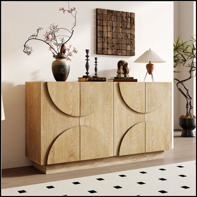 Grand buffet à 4 portes avec tablettes réglables et poignées semi-circulaires pour une utilisation polyvalente à la maison