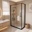 Porte de douche pivotante semi-encadrée, largeur réglable de 81 à 84 cm, noir mat, avec verre trempé de 6 mm et installation réversible.