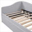 Lit de jour à plateforme simple en L rembourré avec couchette escamotable et siège polyvalent pour une utilisation polyvalente et polyvalente