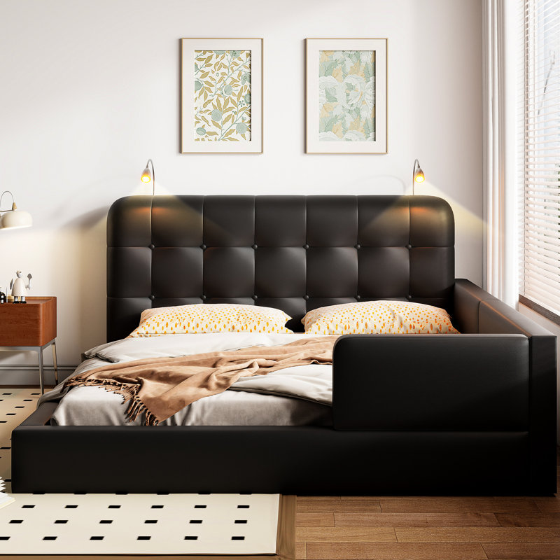 Grand lit plateforme avec 2 lumières de lecture noires. Cuir PU de qualité. Espace de repos spacieux et apaisant. Tête de lit réglable avec lumières noires. Revêtement en cuir de luxe. Lampe de repos confortable