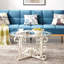 Élégante table basse en verre avec base en forme de feuille de fer, polyvalente pour diverses pièces et styles de décoration.