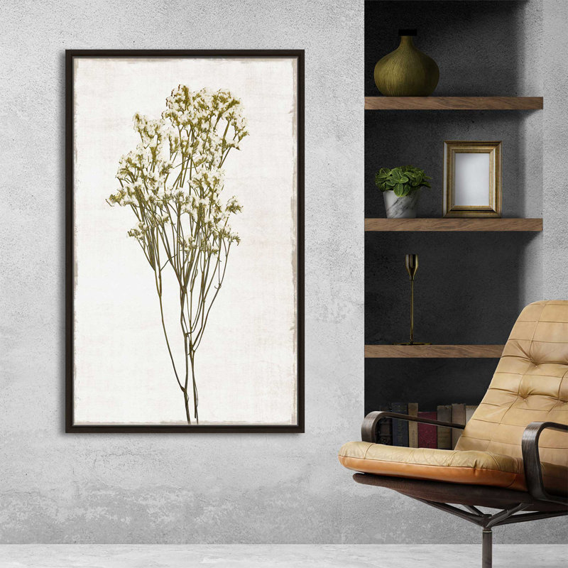 «Farmhouse Pressed Flower II» par Natalie Carpentieri - Peinture, L 27,5 po x H 43,5 po, Encadrement brun