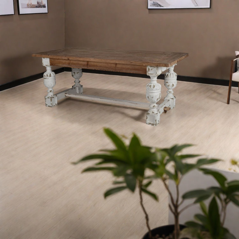 Spacieuses tables de salle à manger rustiques en bois massif avec charme campagnard, parfaites pour les réunions de famille