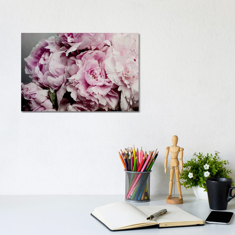 Elizabeth Urquhart - Print on Canvas, 20.32 cm H x 30.48 cm W, Wrapped Canvas
