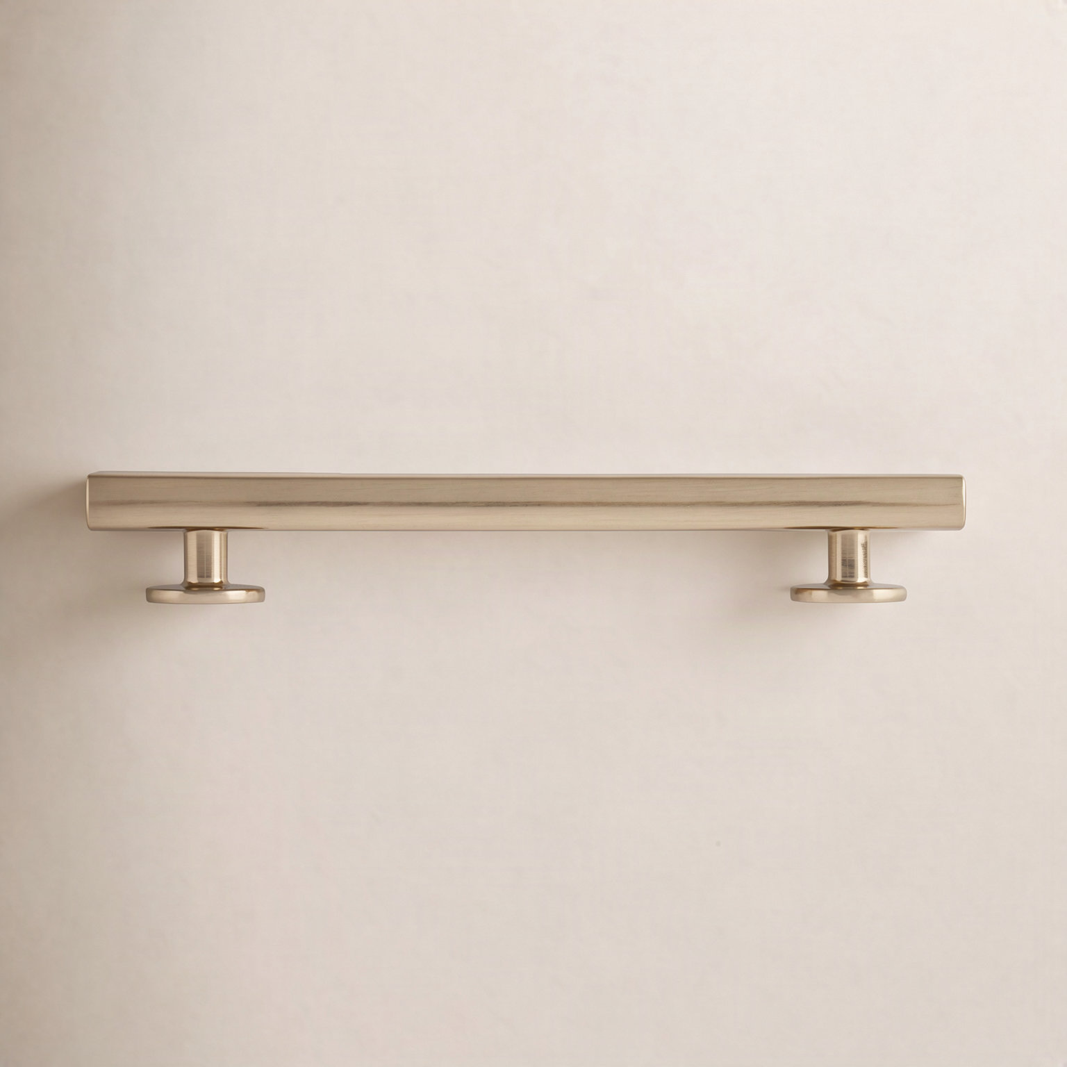 Flynn Bar Drawer Pull, Satin Brass, 5.5"