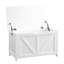 Coffre de rangement de couleur blanche, conception classique, charnières robustes, rangement polyvalent rétro dans la chambre à coucher, rangement, poignée en U, structure, convient au vestibule-130797179