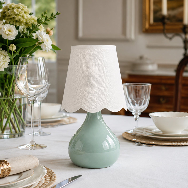 Lampe de chevet en céramique vert sauge sans cordon 14 po avec abat-jour en lin festonné et ampoule DEL