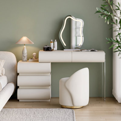 Coiffeuse moderne blanche de 102 cm (40,16 po) avec 5 tiroirs de rangement, en bois d'ingénierie avec revêtement en cuir microfibre et pieds en acrylique transparent massif pour chambre à coucher