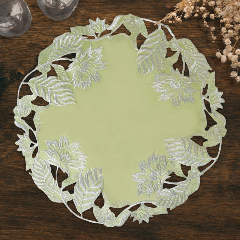 Ensemble de napperons en lin vert clair de la collection Daulton pour décor de table de salle à manger et de Noël