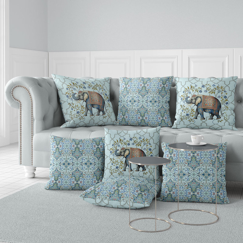 Coussin décoratif intérieur / extérieur Elephant Moan, 26 po x 26 po