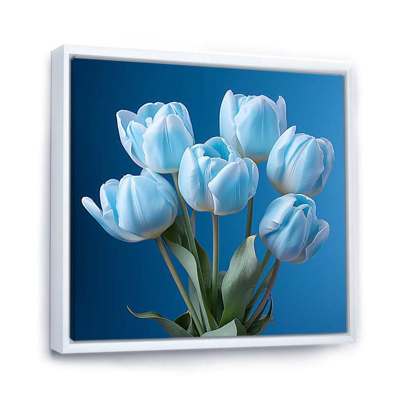 «Azure Blue Tulips Bloom IV» sur toile, H 36 po x l 36 po x P 1,5 po, Cadre flottant blanc