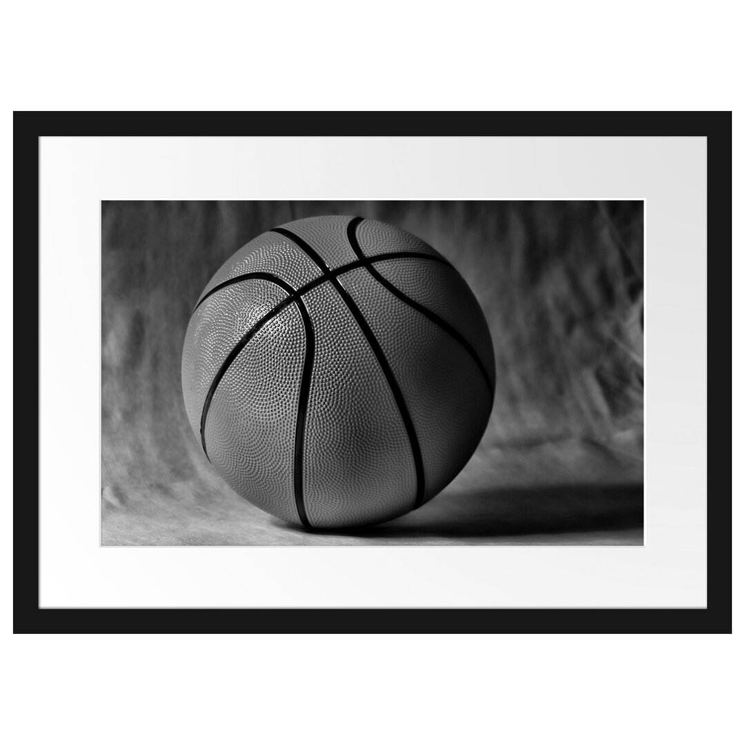 Gerahmtes Poster Basketball schwarzer Hintergrund