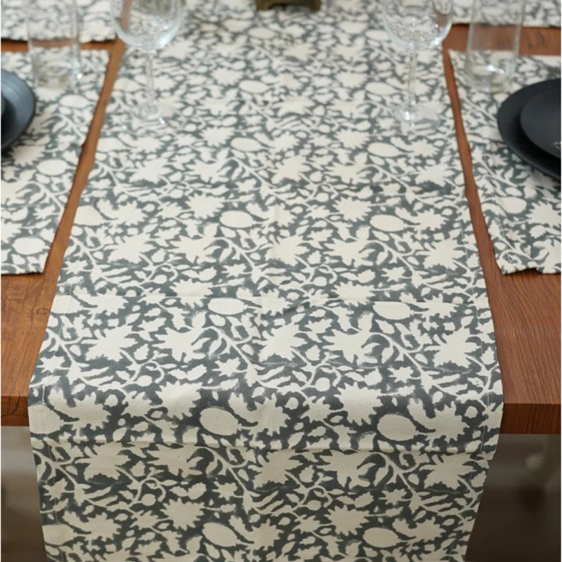 Chemin de table Red Barrel Studio® 16X90 Home, luxueux décor de table, Manikarnika, gris, Rectangle 11 po