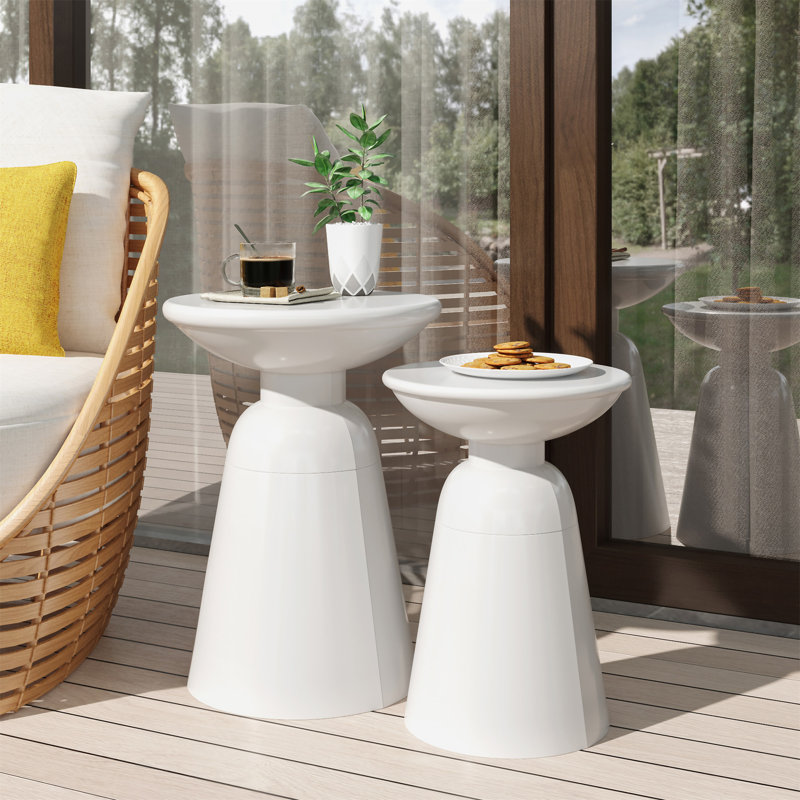 Tables d'appoint d'extérieur en fer Serenita avec design évasé (table incluse seulement), Blanc