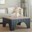 Table basse de style campagnard avec base arquée noire - Plateau spacieux en grain de bois pour le salon