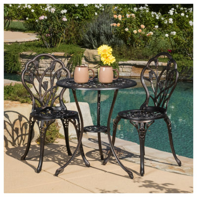 Ensemble bistro 3 pièces en aluminium coulé à finition cuivre avec table ronde et deux chaises pour patio et jardin