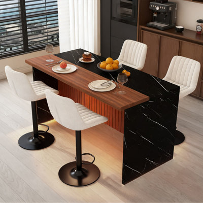 Ensemble d'îlot de cuisine 63 po avec 4 tabourets de bar beiges - surface d'aspect marbre noir, éclairage DEL et conception de barbecue pour la salle à manger, espaces à aire ouverte, salon (4 tabourets de bar beiges)