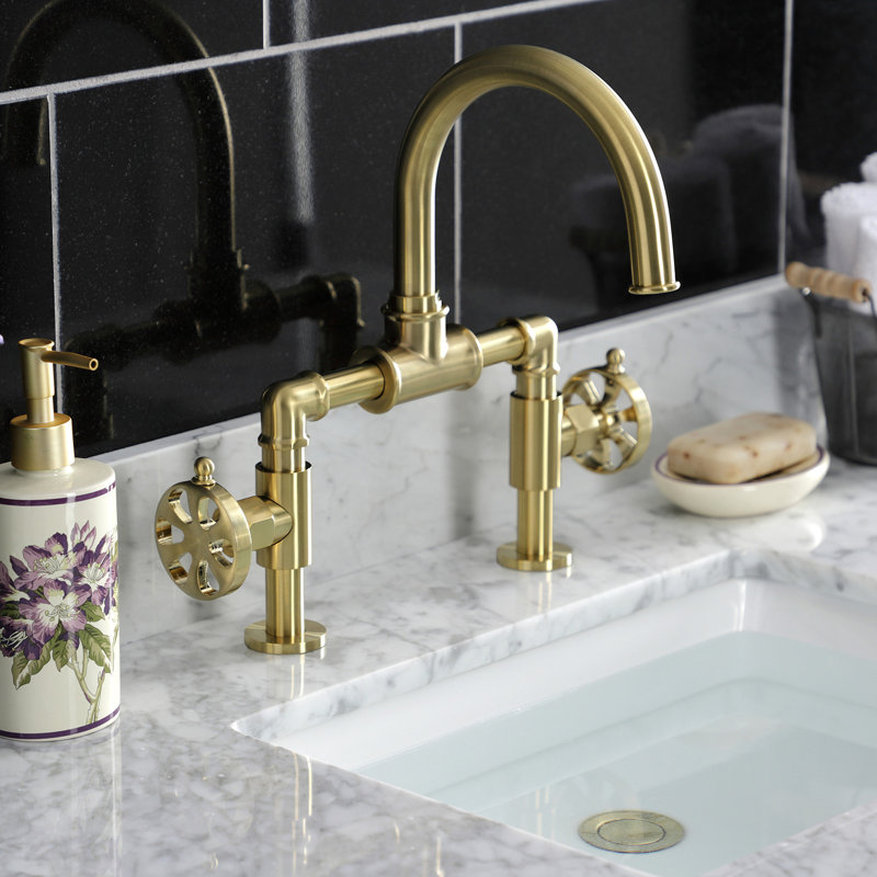 Robinet de salle de bain espacé avec ensemble de bonde belknap, Laiton brossé