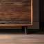 Table d'appoint en bois massif.