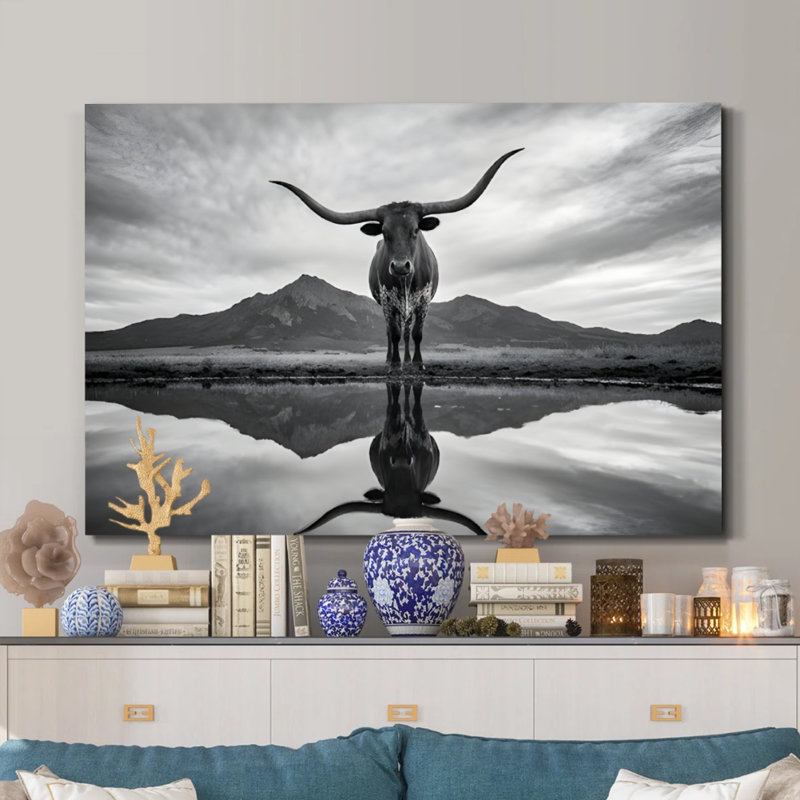 «Majestic Reflection», art encadré de taureau longhorn noir et blanc