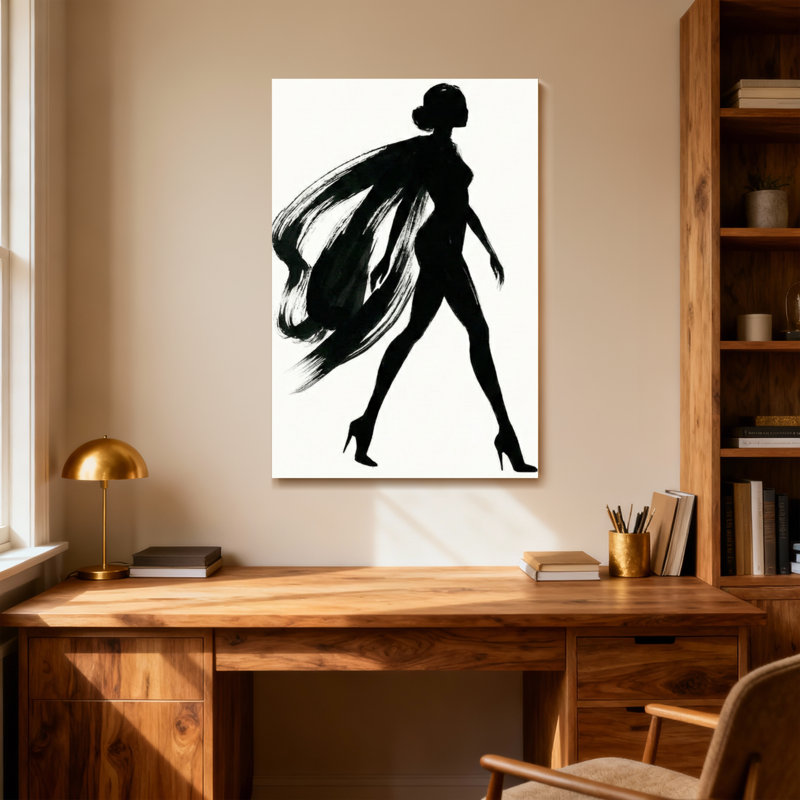 Silhouette abstraite femme marchant avec une cape qui coule, H 24 po x l 16 po